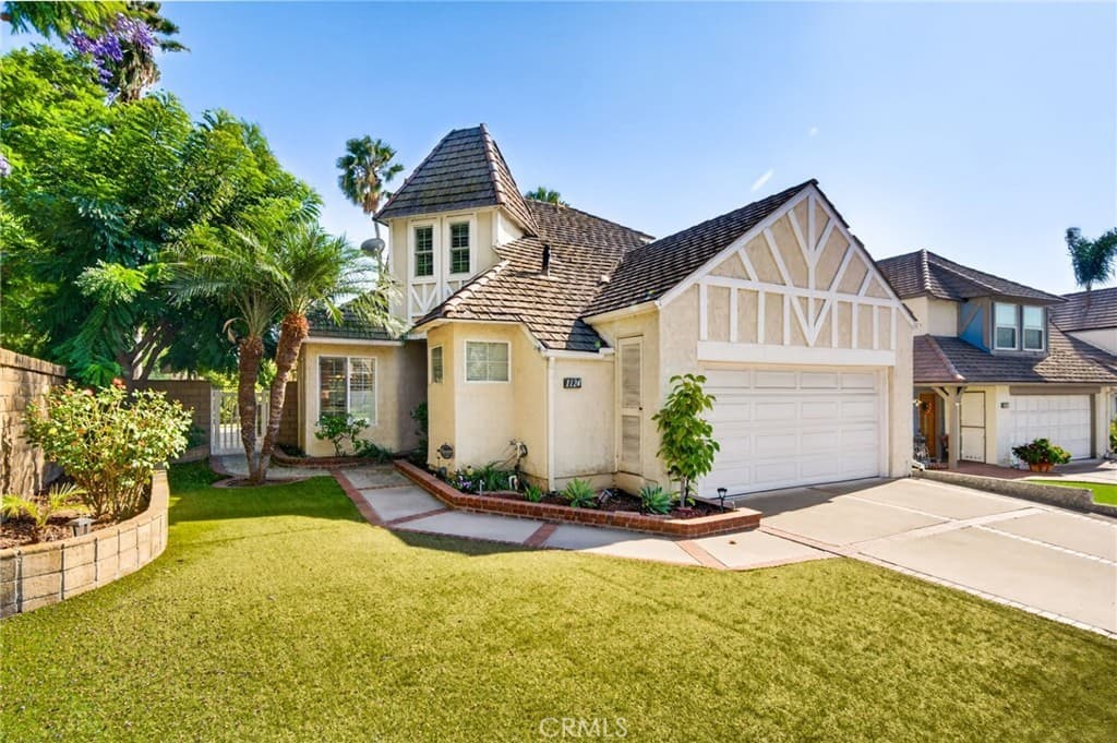 Golf Course Living in The Greens at Alta Vista Country Club — exterior view